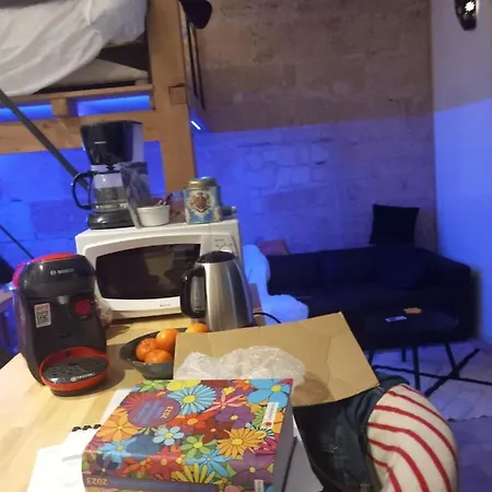 * Hyper Centre*local A Velo 아파트 *